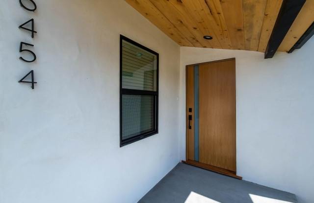 Tastefully Remodeled 4BR Home in North Hollywood! Gallery 4