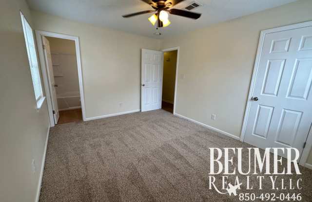 Coastal Living in Charming Innerarity Point photos photos