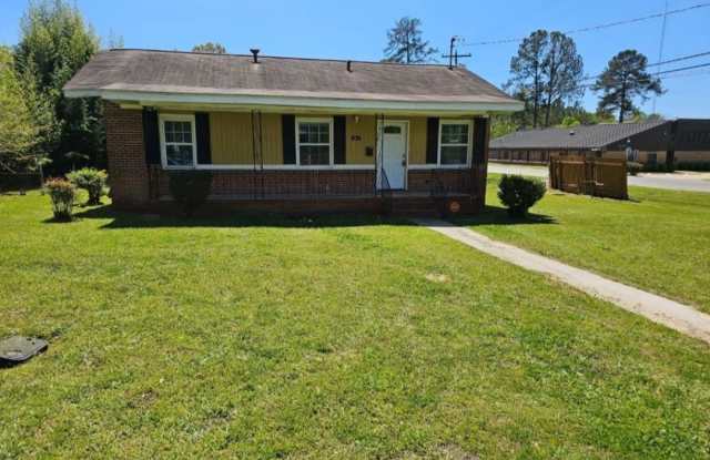 2813 Azalea Ave - 2813 Azalea Avenue, Tuskegee, AL 36088