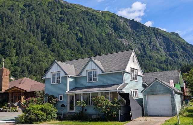 3-Bedroom Home in Juneau’s Desirable Downtown Flats photos photos