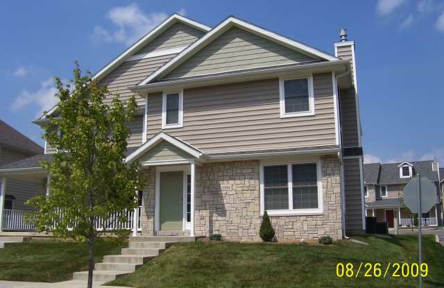 2816 E Bressingham Way Gallery 1