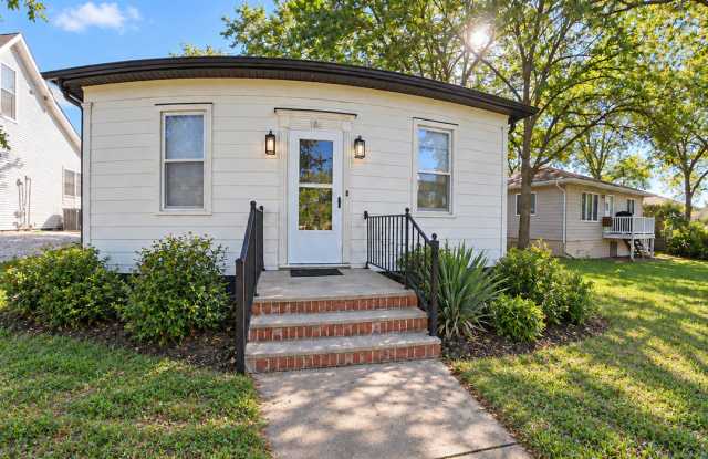 Charming Renovated 2-Bedroom Home in Hickman with Fully Fenced Yard Gallery 1