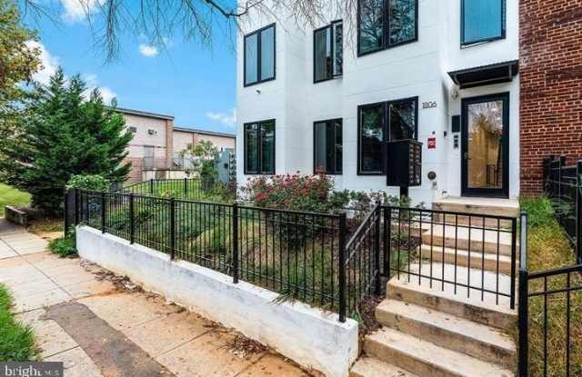 1806 I Street NE unit: 7 photos photos