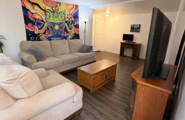 542 N Carol Lane Gallery 3