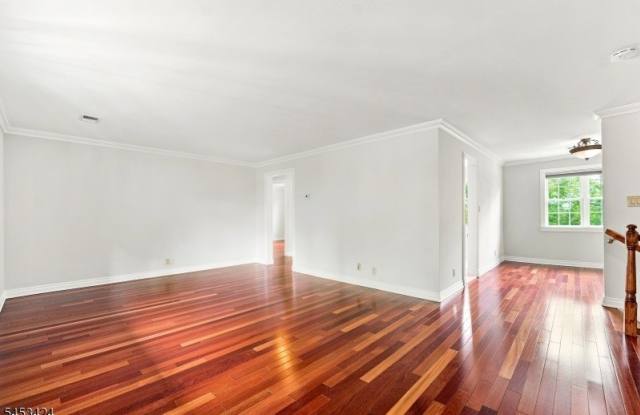 67-75 New England Ave71D Gallery 4
