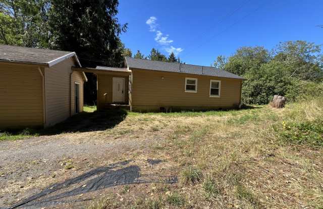 Pet-Friendly Private Home On Large Lot With Detached Garage! photos photos Pet-Friendly Private Home On Large Lot With Detached Garage! photos photos