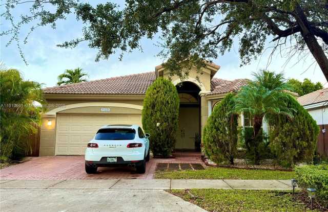 11229 NW 78th Ln - 11229 Northwest 78th Lane, Doral, FL 33178