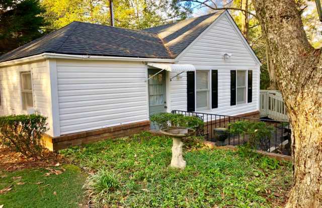 Renovated 1 Bd/ 1 Ba Cottage w/ Loft Walking Distance From Emory and Va Highlands!! photos photos