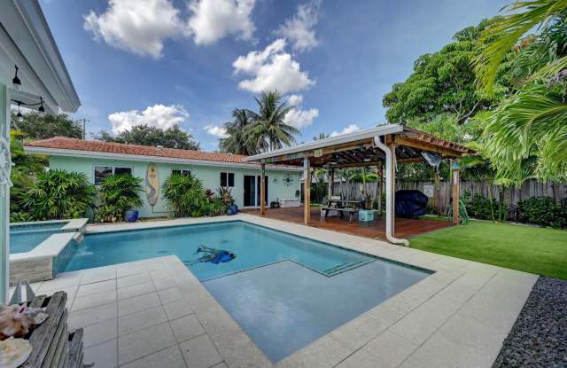 351 NE 41st Street photos photos