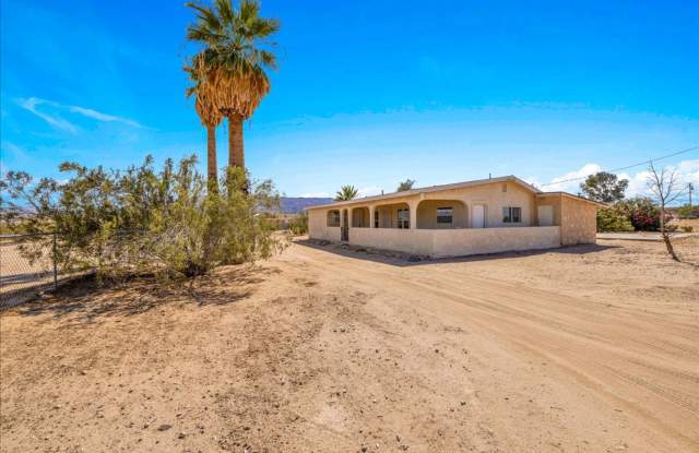2 Bedroom Home on 1.8 Acre Lot photos photos 2 Bedroom Home on 1.8 Acre Lot photos photos
