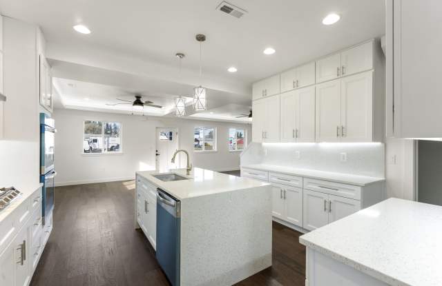 413 South Trade Street photos photos