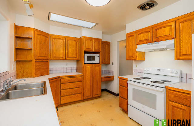 520 W Barnes Rd - 520 West Barnes Road, Country Homes, WA 99218