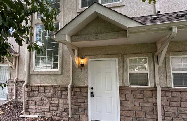 Charming 2 Bed/1.5 Bath Available Now Gallery 1