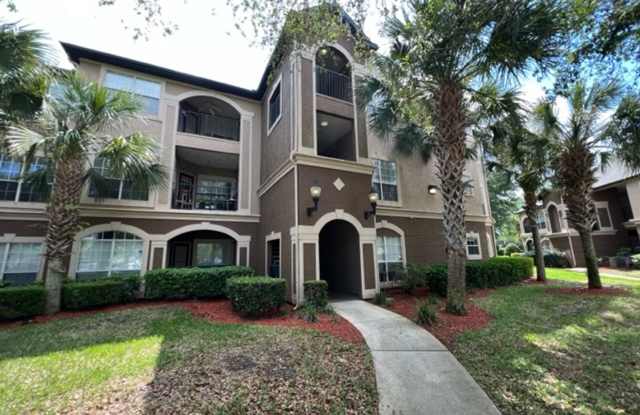 Nicely Renovated 1-Bedroom Condo with Garage in The Reserve at James Island! photos photos