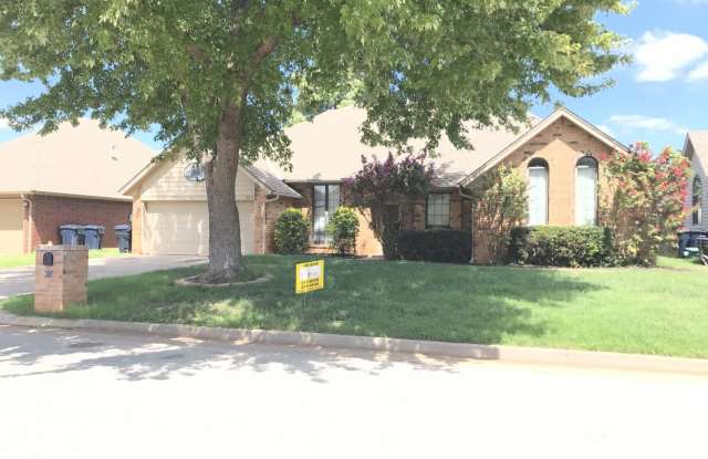 Open House: Saturday, May 10th from 3:30-4:30 pm - Spacious home in Edmond photos photos