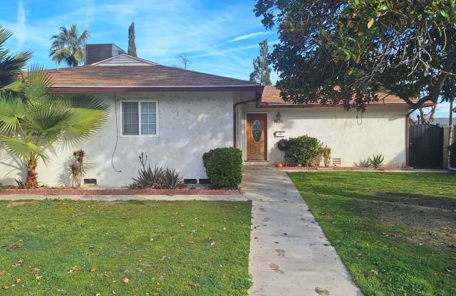 Charming 4 Bedroom 2 Bathroom home with Bonus Room Near Planz Park! photos photos