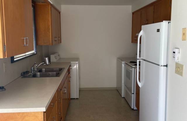 2 Bedroom/ 1 bath duplex Gallery 3