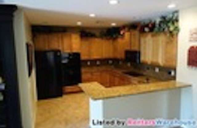 2711 E Blue Spruce Lane Gallery 4