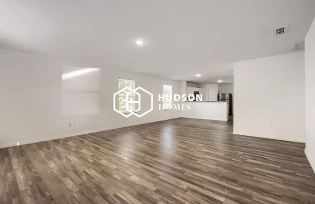 308 Coral Reef Street Gallery 4