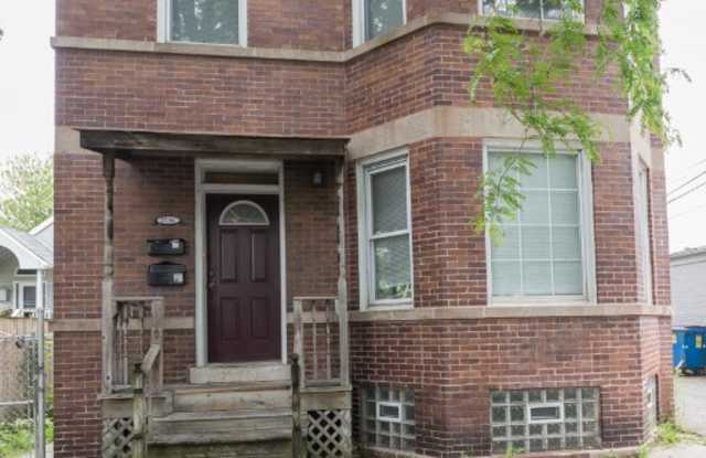 1736 West Newport Avenue - 1736 West Newport Avenue, Chicago, IL 60657