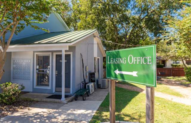 Top Location! Right in the heart of beautiful downtown Boerne! Gallery 4