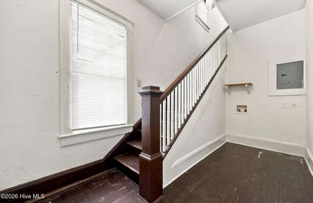 303 Paris Avenue Gallery 4