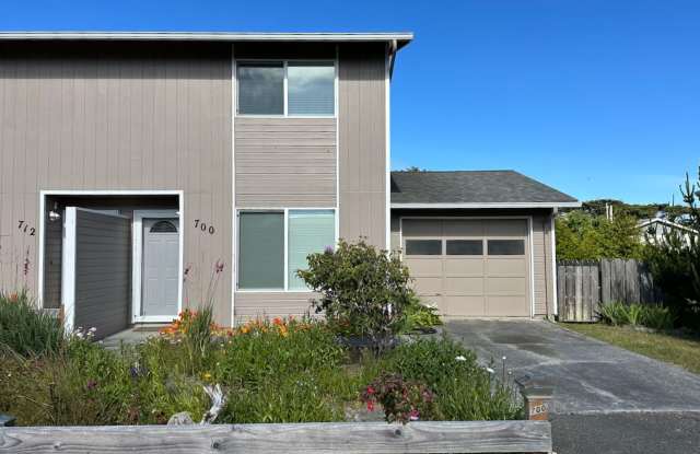 HOS174-Hoskin - 700 Edison Avenue Southwest, Bandon, OR 97411
