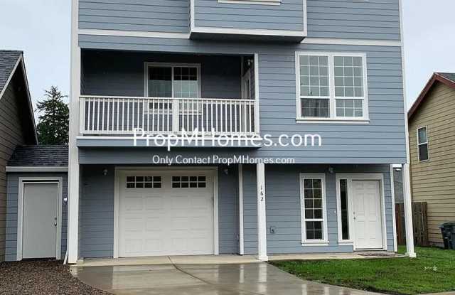 Spacious Three Bedroom Home in McMinnville! photos photos