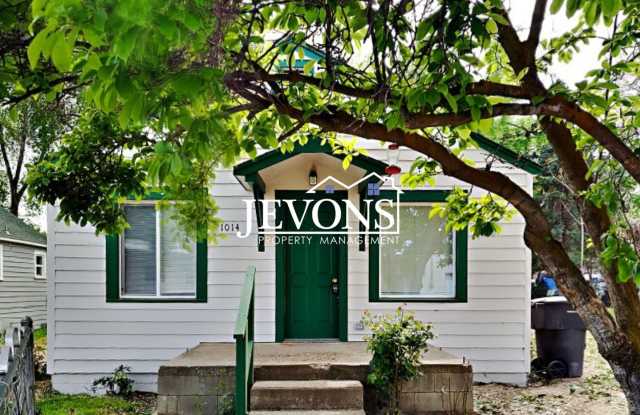 Step into your new residence, a charming single-family home near Kiwanis Park photos photos