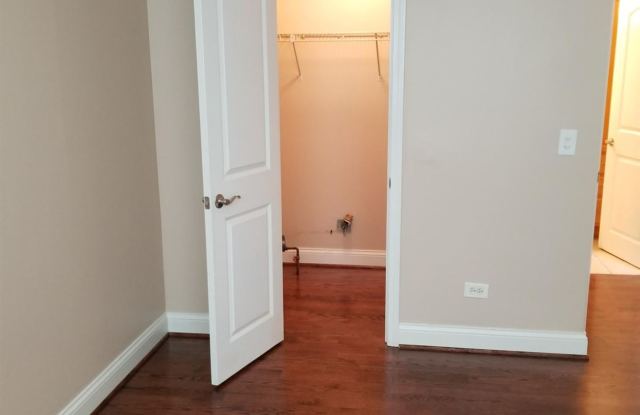 4938 N Leonard Dr Unit 1B Gallery 4