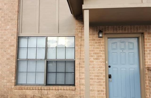 204 N Walnut Street - 204 North Walnut Street, Lampasas, TX 76550