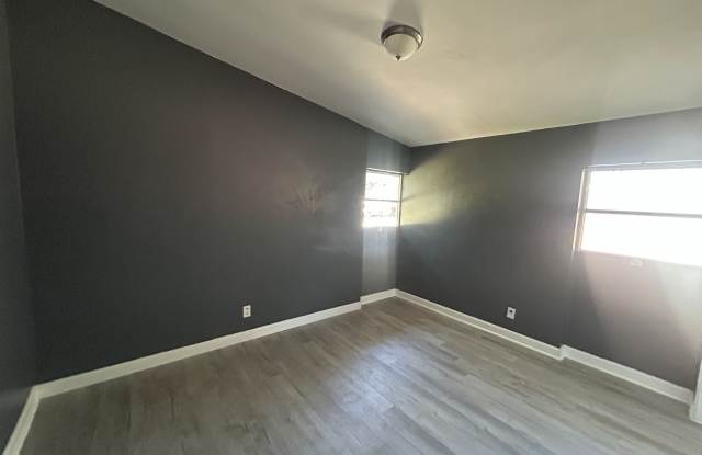 1911 South Riverview Circle - 1 Gallery 4