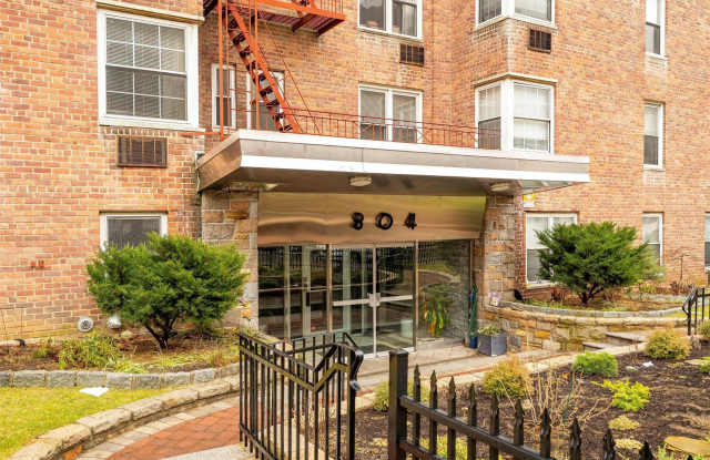 804 Bronx River Road - 804 Bronx River Road, Yonkers, NY 10708