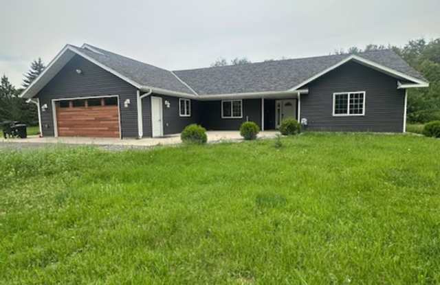 4 Bed, 2 bath Single Family Home - Pillager photos photos