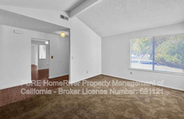 4250 Red Deer Way Gallery 3