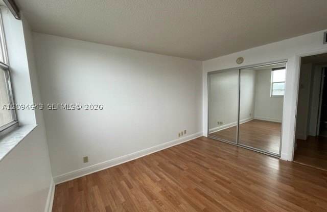 470 Executive Center Dr Gallery 3