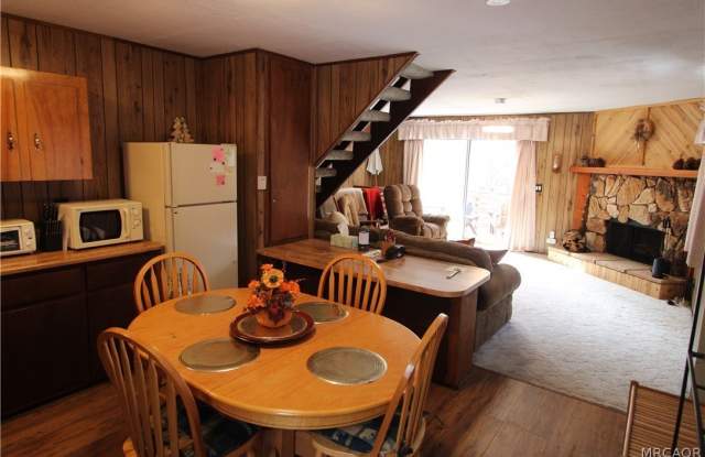 323 Hilltop Lane Gallery 2