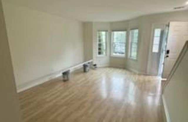 160 LEEDOM WAY Gallery 2