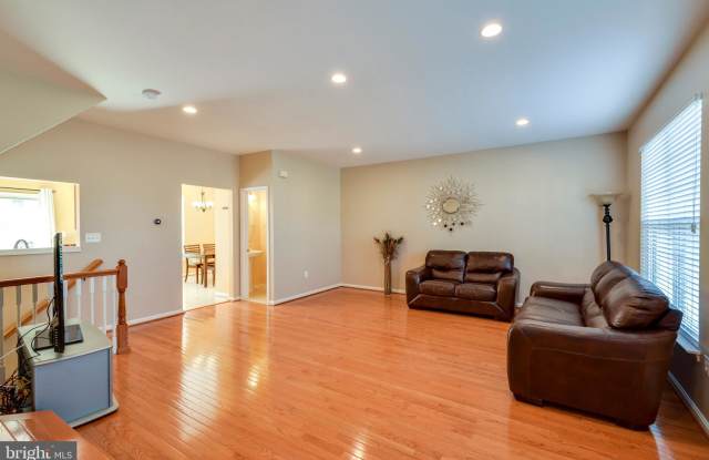 13155 SPRING MILL LANE Gallery 2