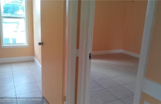 7411 SW 10th Ct Gallery 4