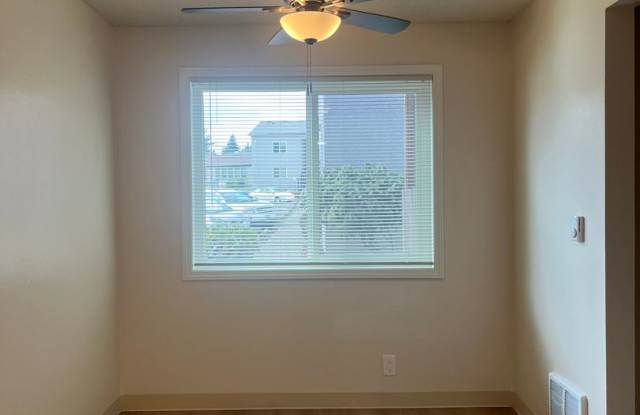 2 Bed • 1 Bath, Upstairs Unit - Updated Flooring Gallery 2