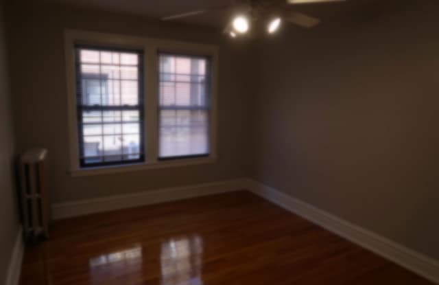 2619 West Gunnison Street Gallery 4