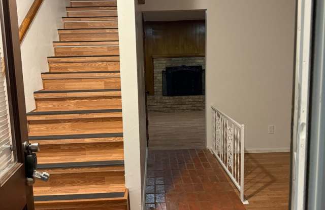 Charming & Updated 3-Bedroom Home for Lease! Gallery 3