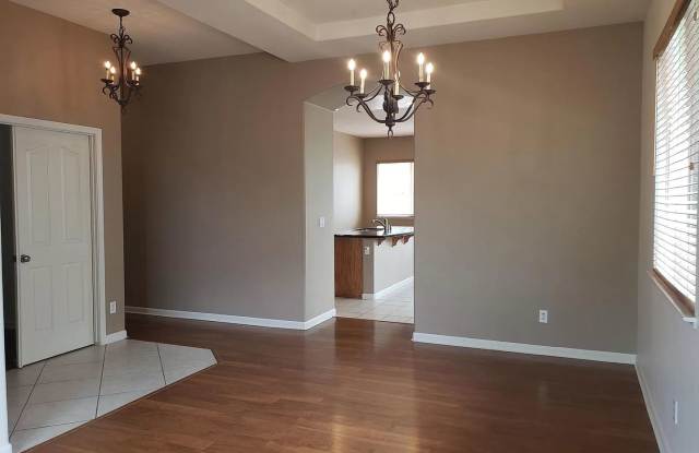 Executive 4 Bedroom, 2 Bath, 1977 sqft. Home for Lease in Anatolia Gallery 3