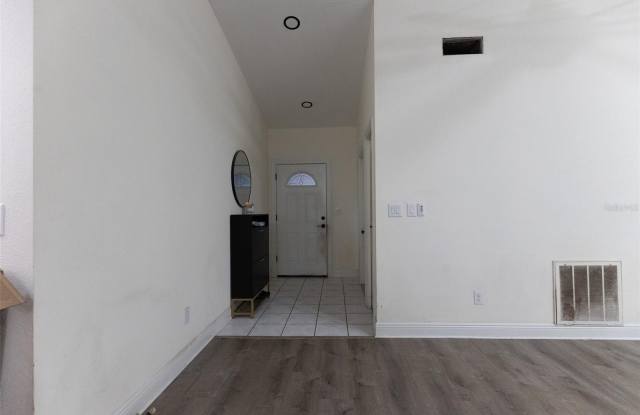 4610 N COUNTRY HILLS Court Gallery 4
