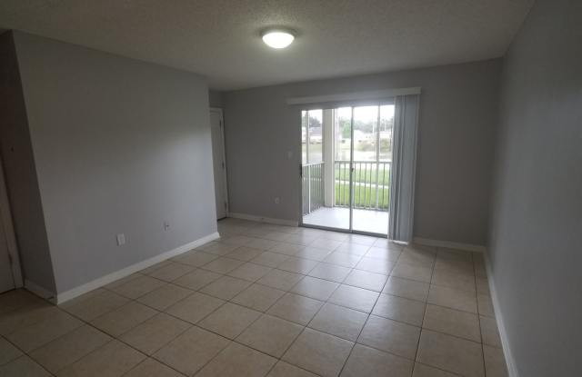 209 Lake Brook Cir. #107 Gallery 2
