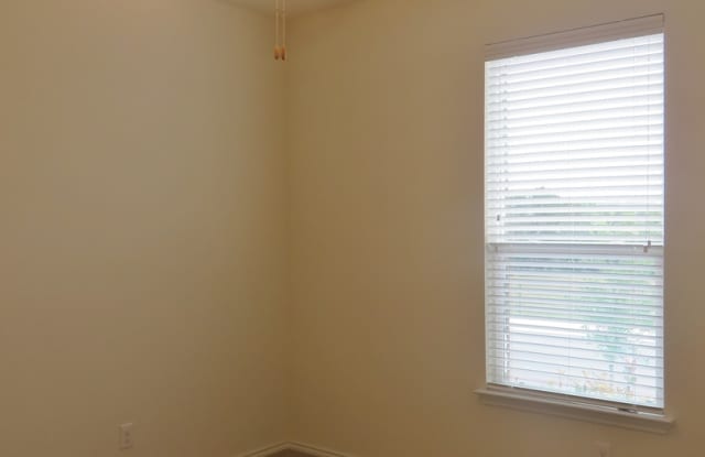 4 Bedroom 2 Bathroom Creekside At Georgetown Village Home Gallery 4
