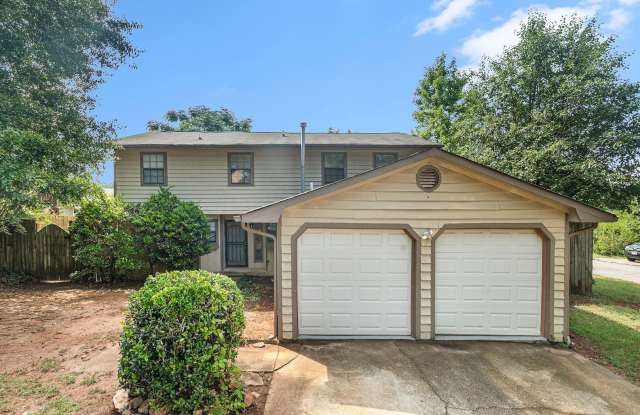 4 bdrm, 2 bath home w/ a pool! Pool service included! photos photos