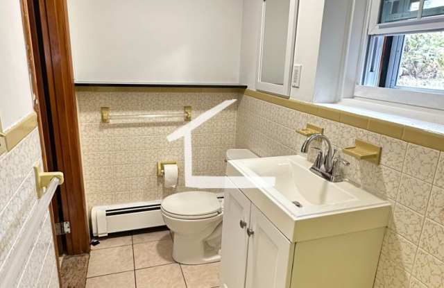1BR w/ Heat & Hot Water Included Gallery 3