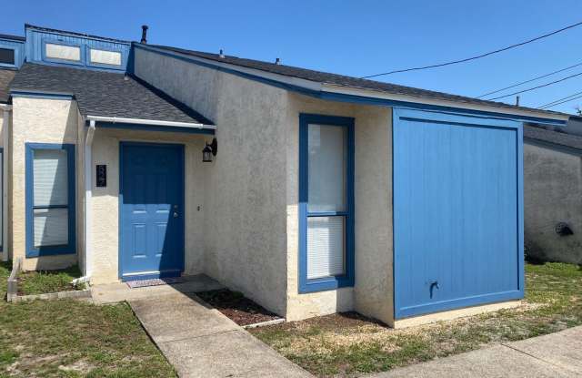 Efficient Townhome w/Community Pool, Convenient to Tyndall AFB! photos photos